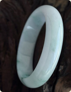 清新動人天然緬甸A貨翡翠冰糯種翡翠手鐲 內徑58.5mm圖