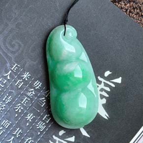 如夢方醒緬甸天然翡翠冰糯種A貨四季豆掛件圖