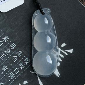 傾心相遇緬甸天然老坑冰種翡翠A貨四季豆掛件 圖