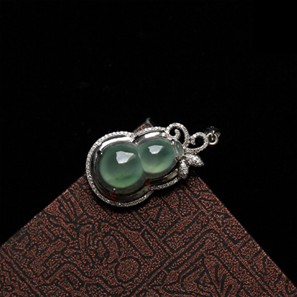 月上初妝天然緬甸老坑A貨冰玻璃種飄花翡翠葫蘆鑲金掛件圖