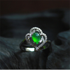美艷動人天然緬甸老坑A貨玻璃種滿綠翡翠水滴鑲金鉆戒指