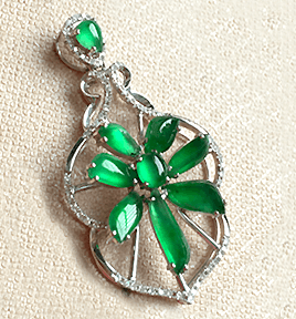 嫵媚動人天然緬甸翡翠A貨老坑冰種滿綠鑲嵌花朵掛件